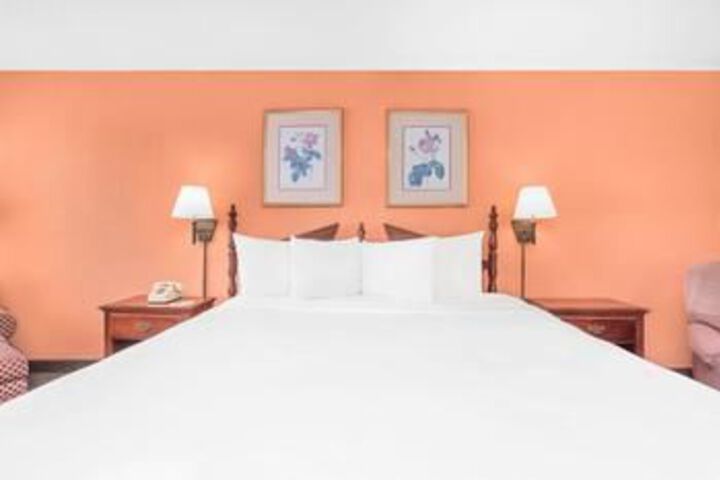 Room 26 of 46