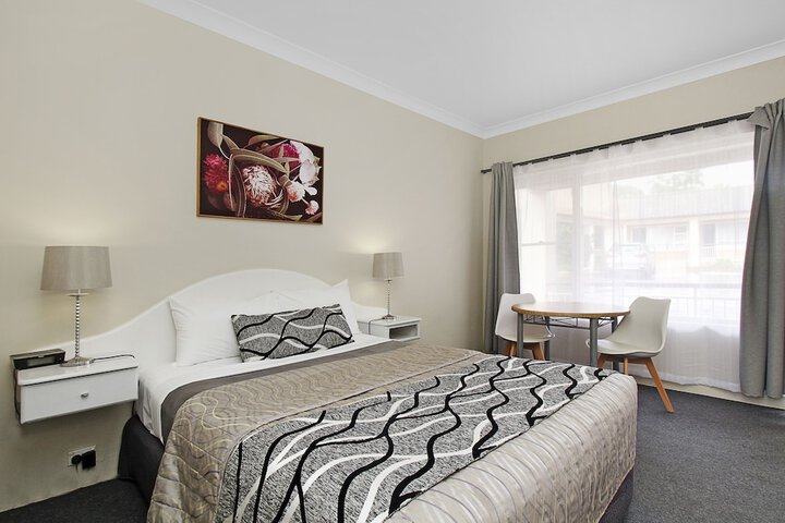 Room 6 of 18