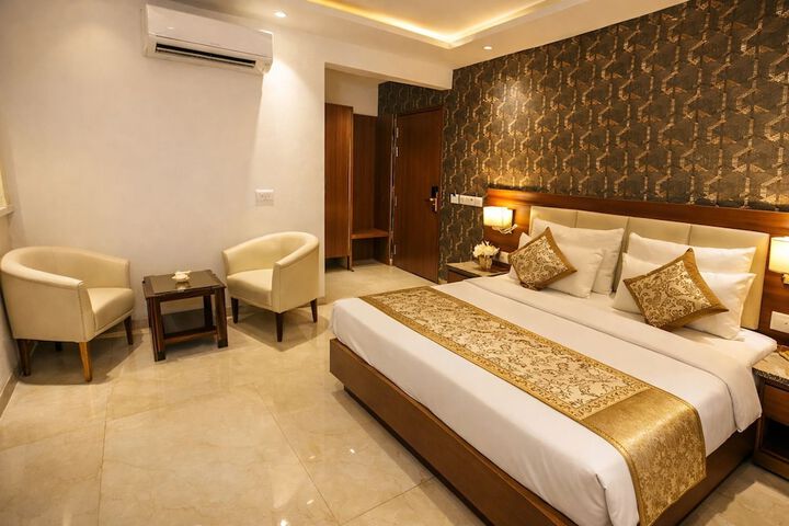 Room 5 of 10