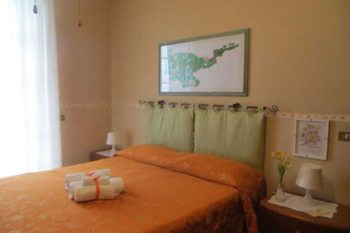 Room 10 of 16