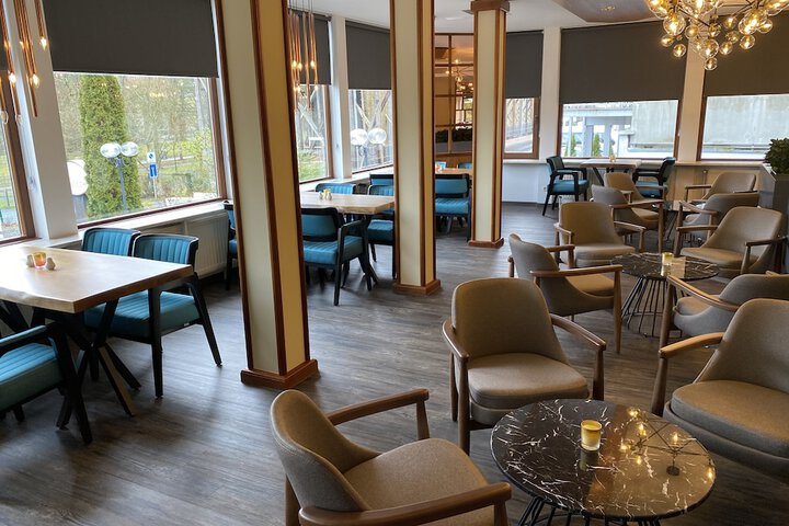 Dining 17 of 24