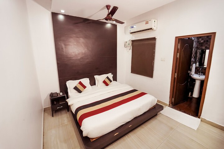 Room 8 of 18