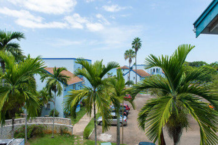 Hotel Exterior 10 of 22