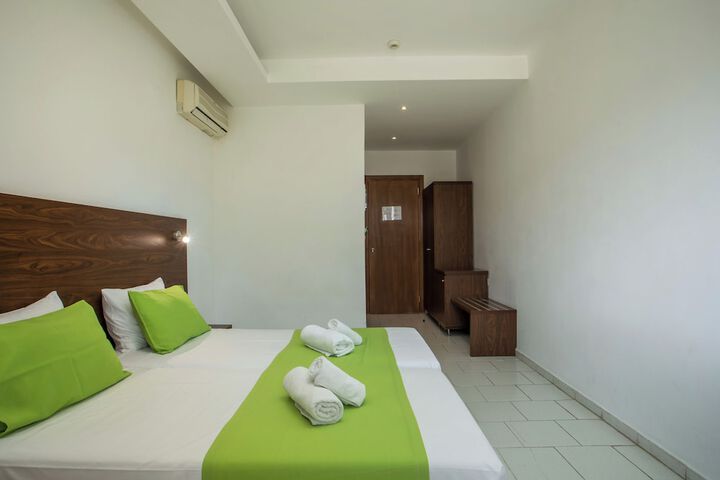 Room 6 of 30