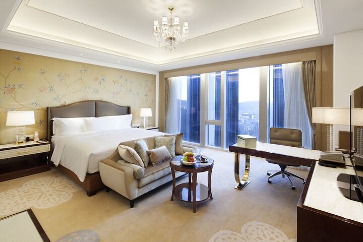 Room 7 of 68