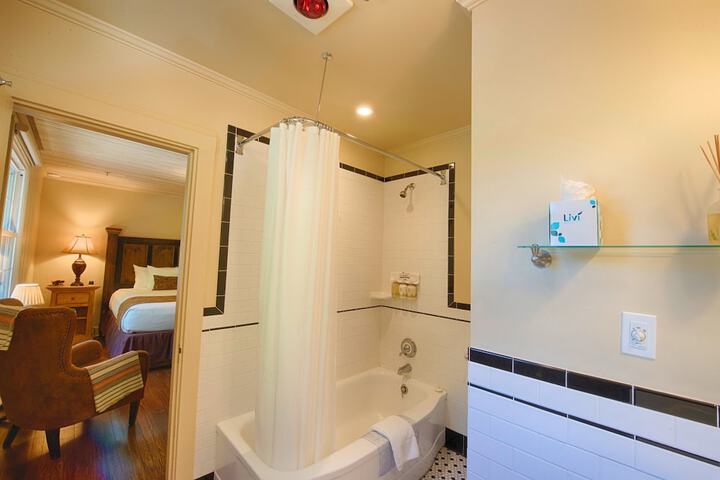 Room 160 of 243
