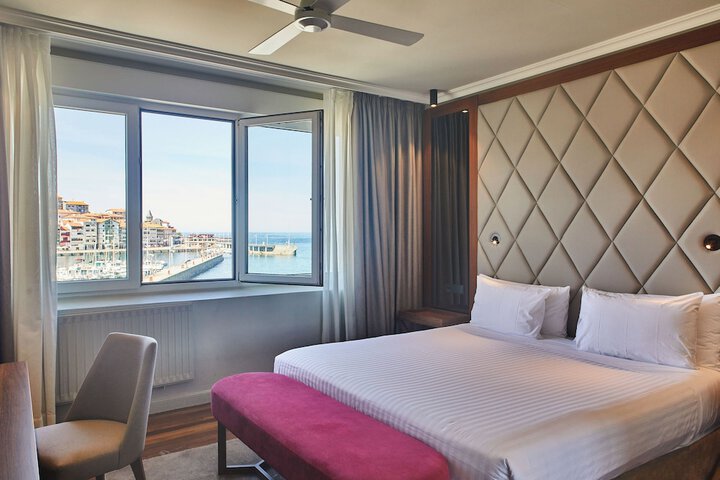 Room 32 of 121
