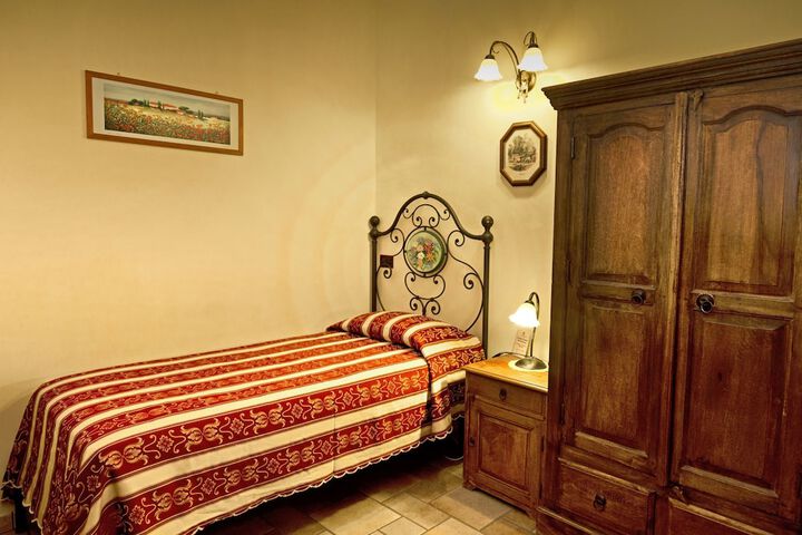 Room 14 of 32