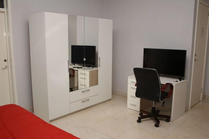 Room 35 of 144