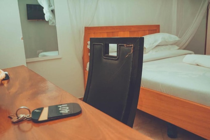 Room 3 of 43