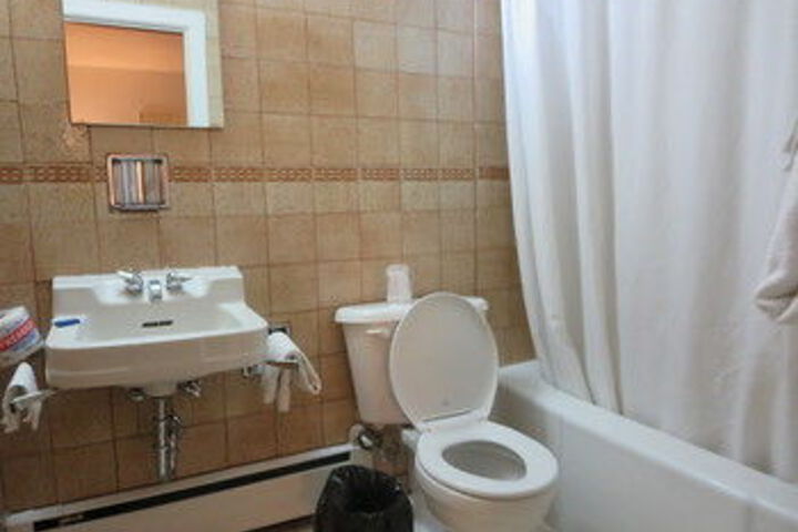Room 2 of 16