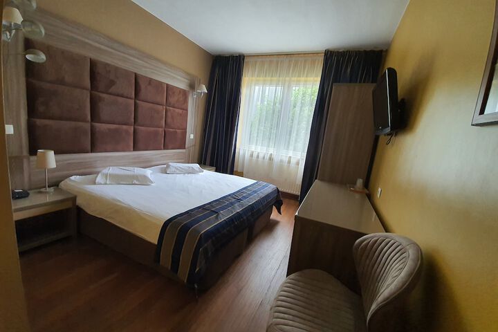 Room 33 of 59