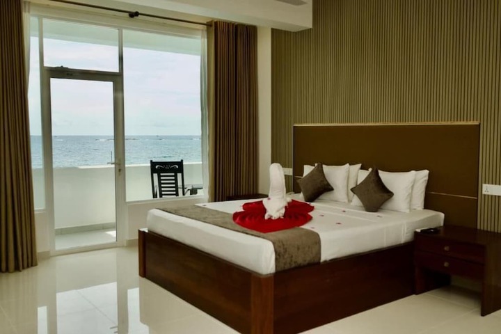 Room 4 of 30