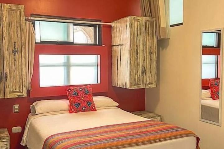 Room 34 of 108
