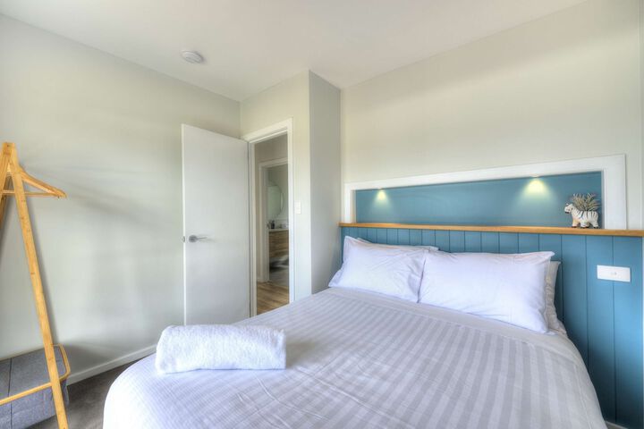 Room 4 of 12