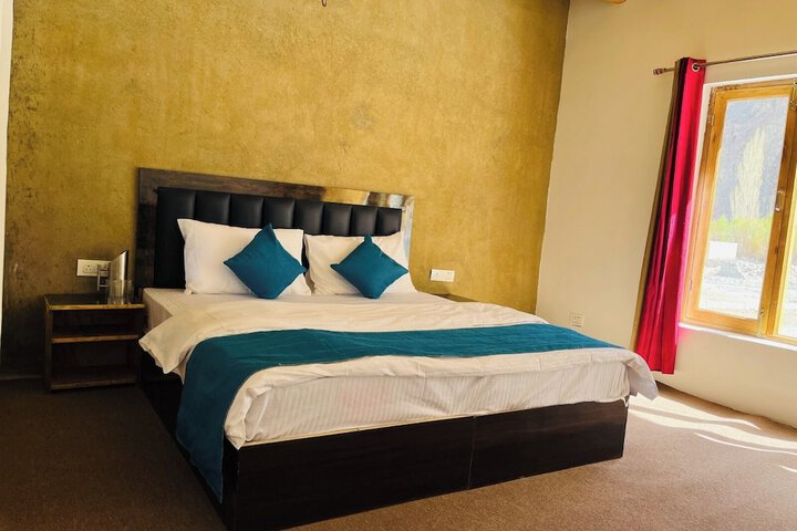 Room 5 of 16