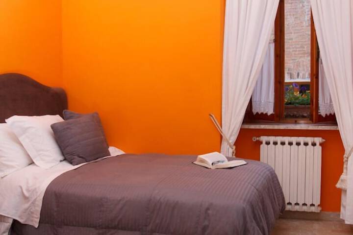 Room 12 of 34