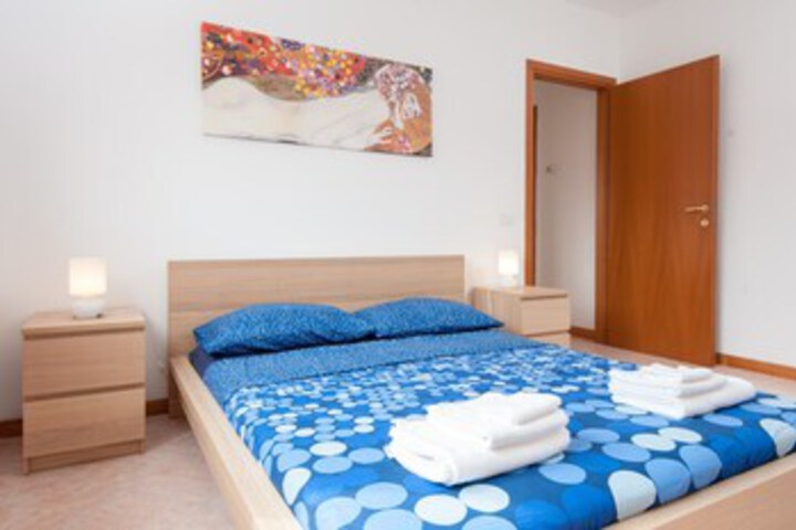 Room 28 of 40