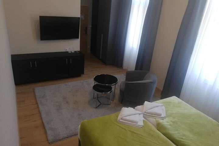 Room 9 of 48