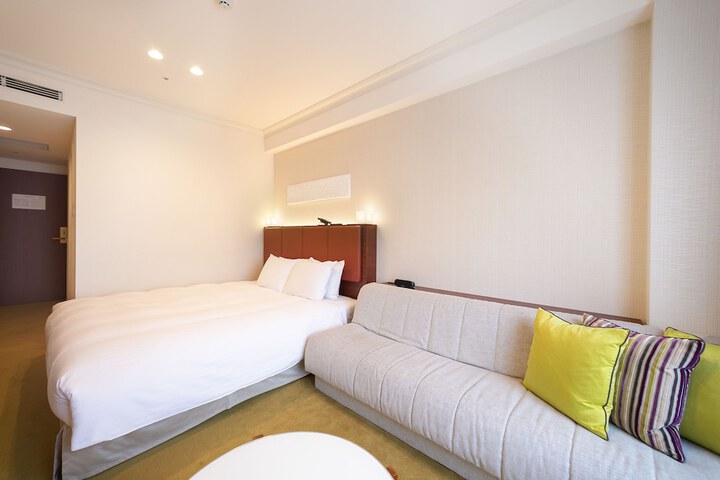 Room 12 of 121