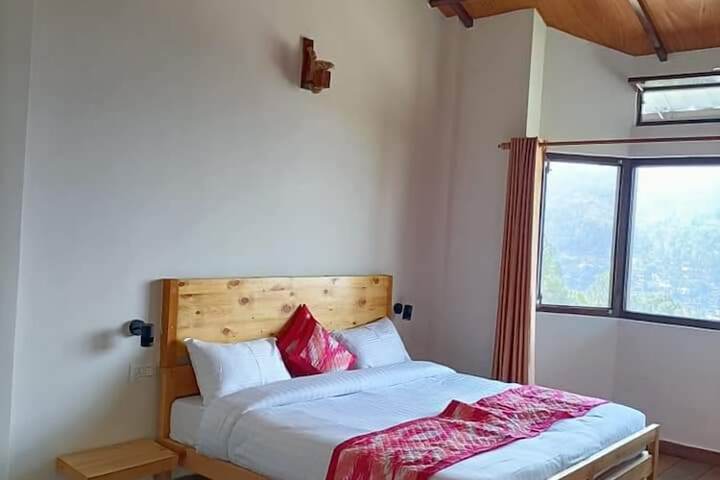 Room 6 of 11