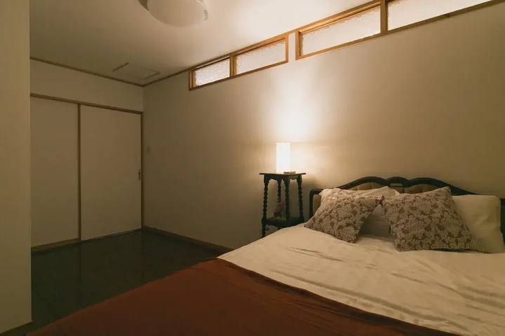 Room 6 of 16