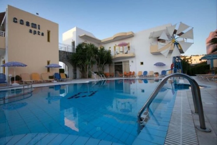 Hotel Pool