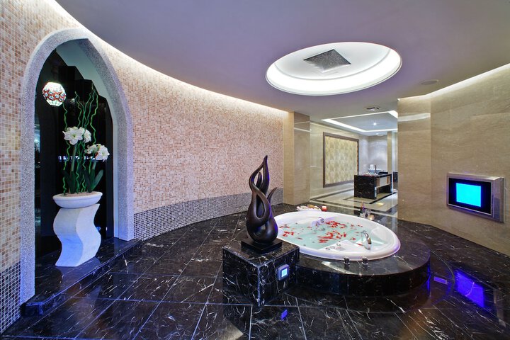 Room 21 of 32