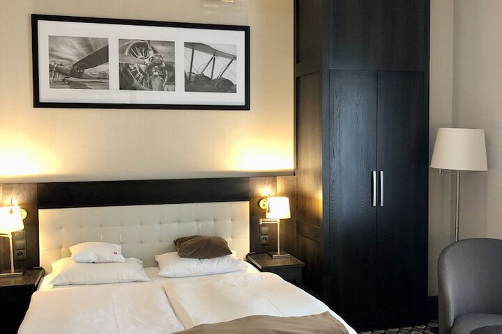 Hotel Red Baron in Swidnica