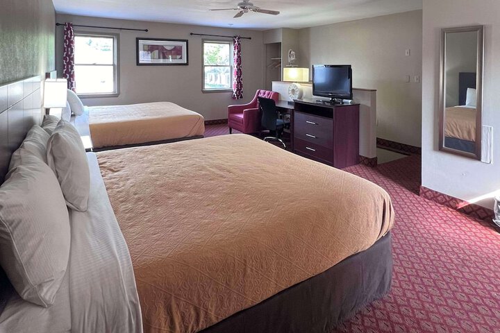 1 King Bed (5 of 33)