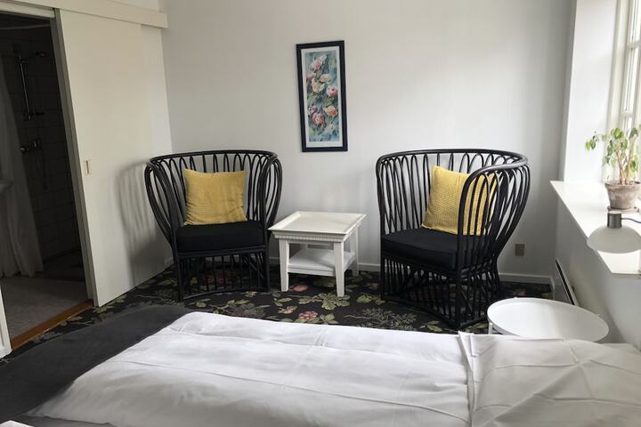 Room 6 of 33