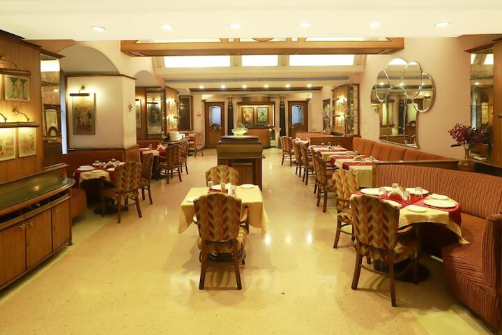 Dining 35 of 66