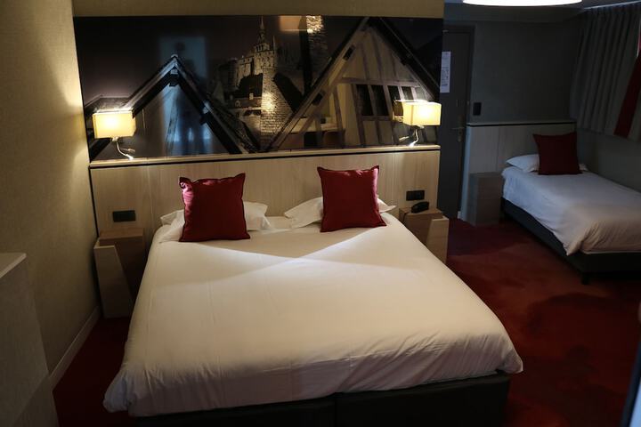 Room 15 of 53