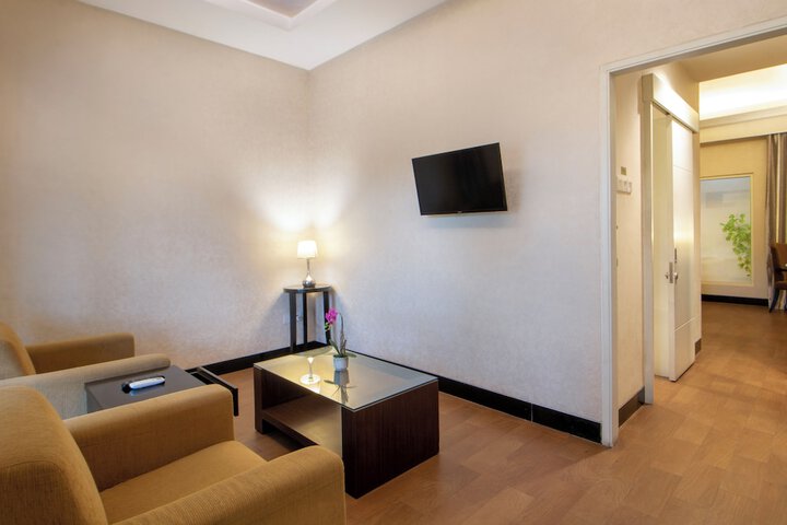 Room 9 of 26