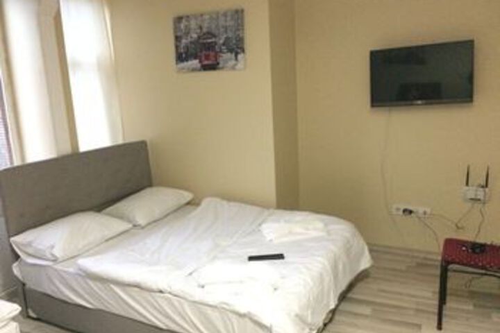 Room 7 of 18