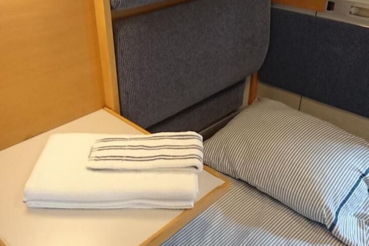 Room 2 of 8
