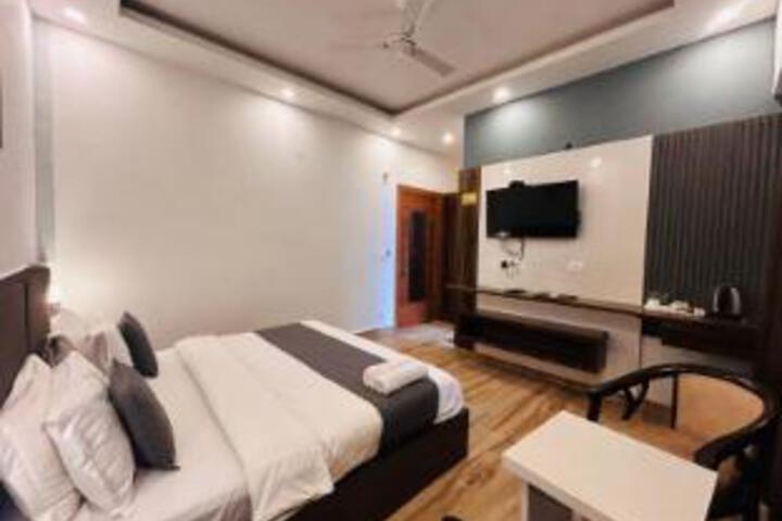 Room 18 of 23