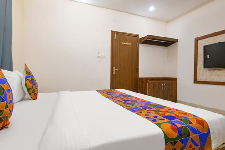 Room 28 of 33