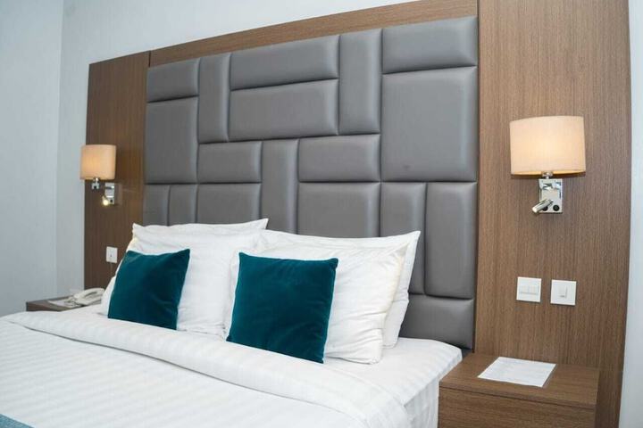 Room 8 of 20