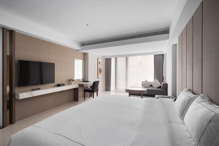Room 7 of 44