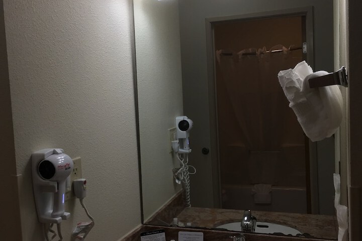 Bathroom sink
