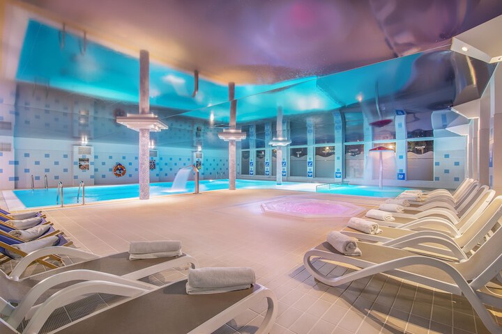 Pools & Facilities