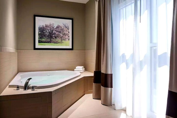 Private spa tub
