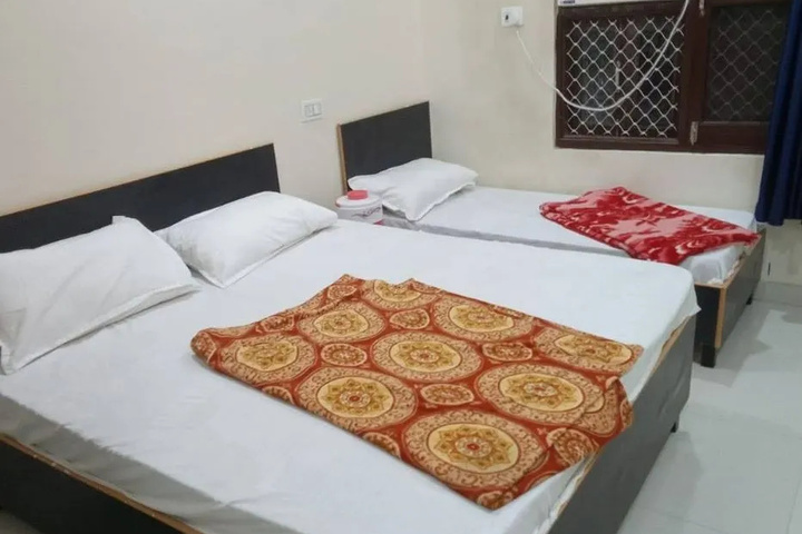 Room 2 of 6