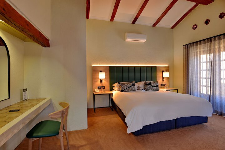 Room 5 of 103