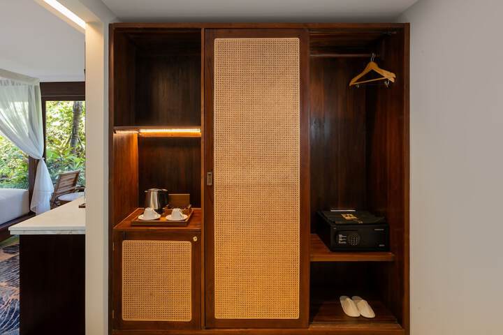 Room 20 of 53