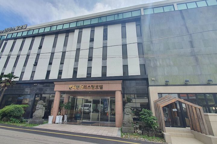 Hotel 64 of 77
