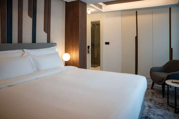 Room 5 of 27