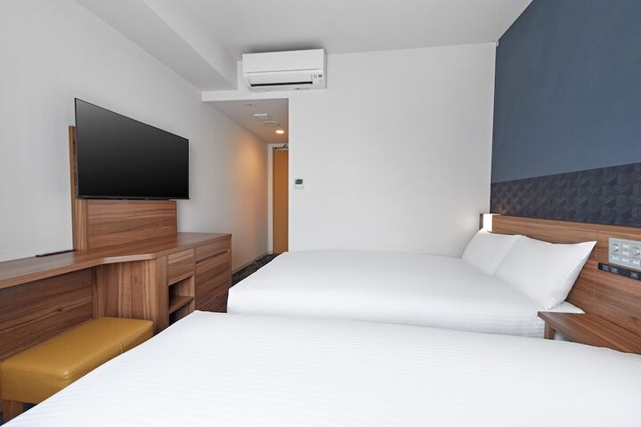 Room 21 of 76