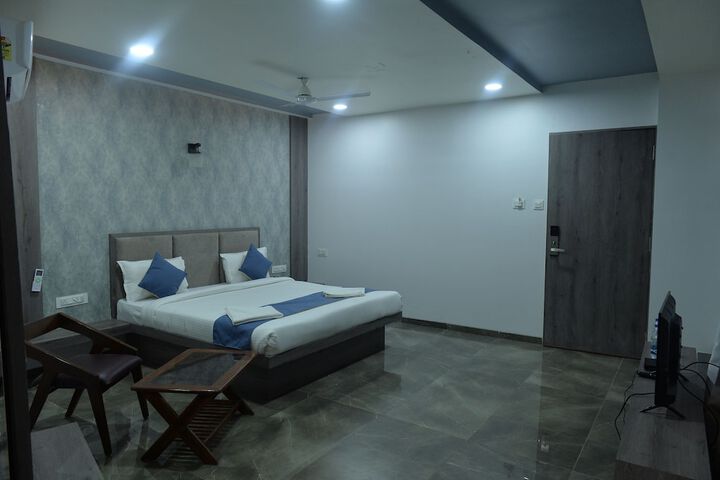 Room 6 of 32
